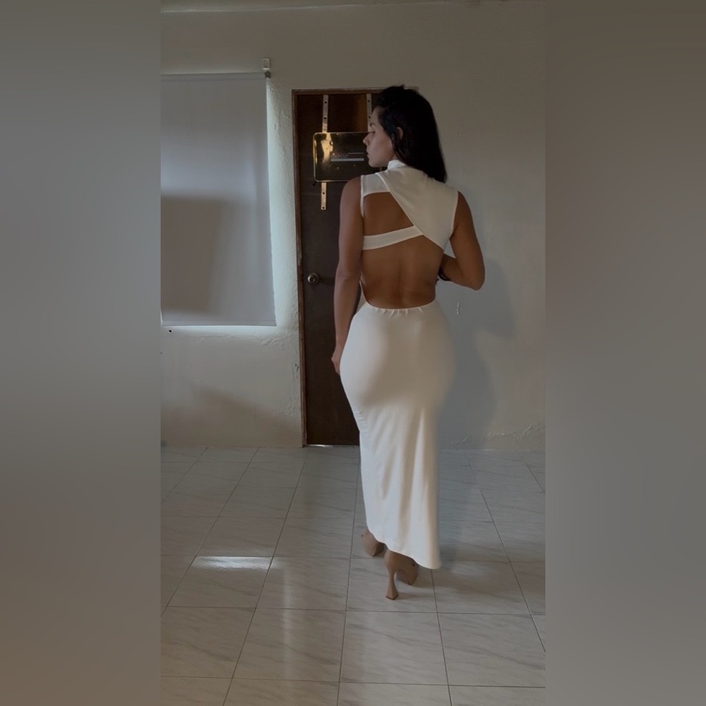 🆕White Backless Cross-Strap Maxi Dress - Picture 8 of 15